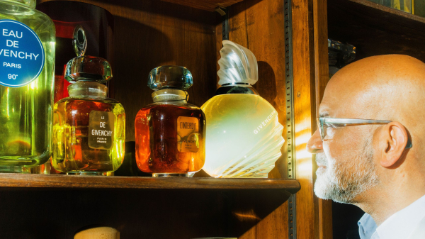 A Trip Inside the World&rsquo;s Largest Collection of Jumbo Perfume Bottles